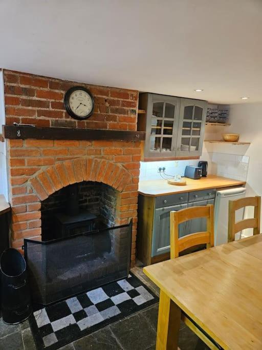House In Historic Winchester Exterior foto